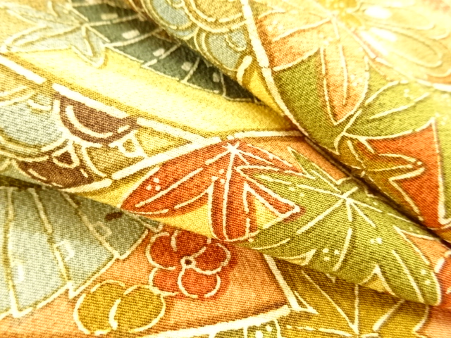  地紙に菊楓模様小紋着物